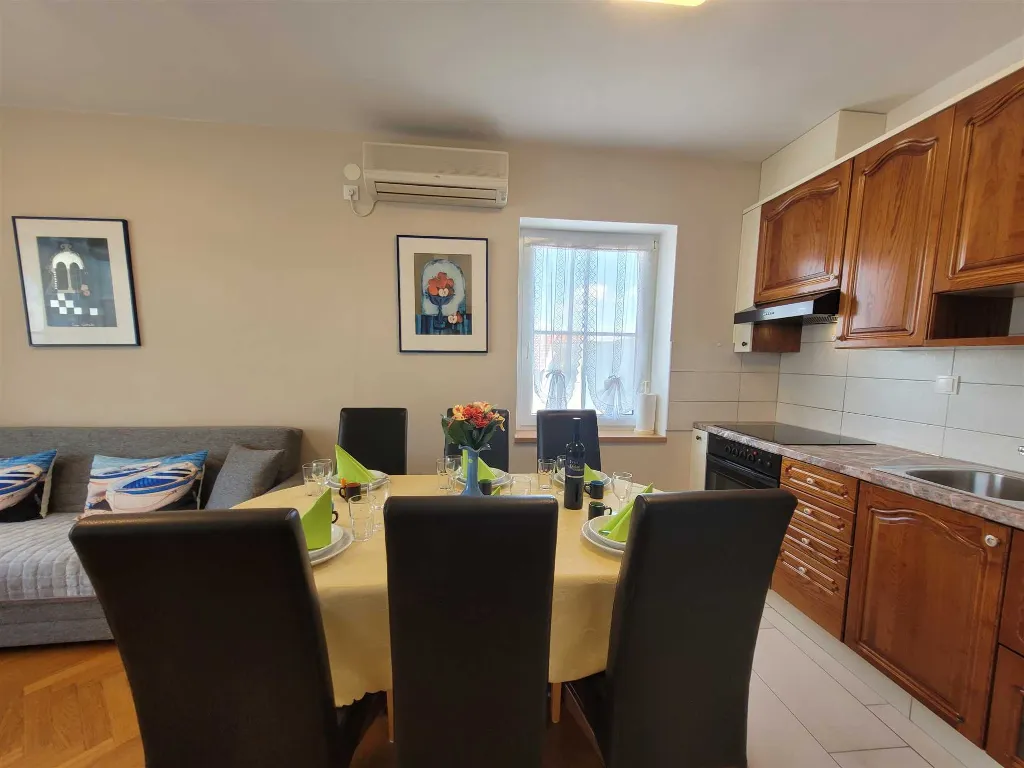 Family Apartment with Balcony in Malinska