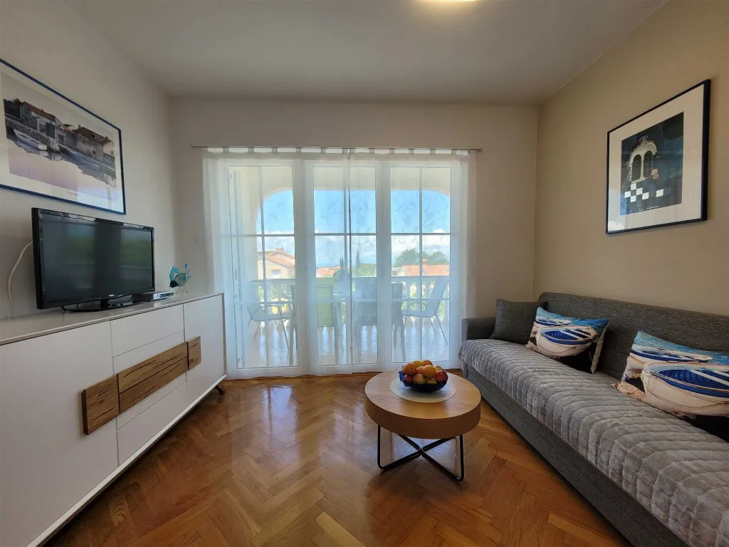 Family Apartment with Balcony in Malinska
