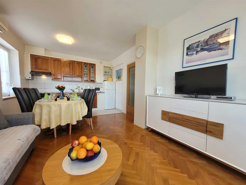 Family Apartment with Balcony in Malinska