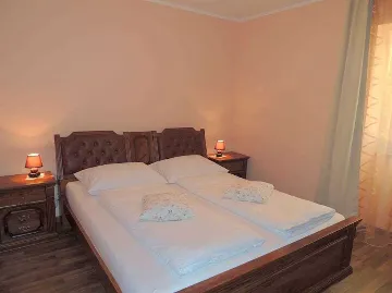 1-Bedroom Apartment with Terrace in Gabonjin