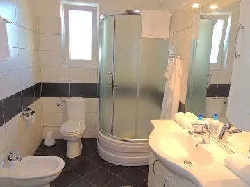 1-Bedroom Apartment with Terrace in Gabonjin