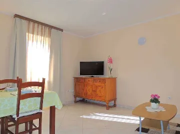 1-Bedroom Apartment with Terrace in Gabonjin