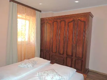 1-Bedroom Apartment with Terrace in Gabonjin
