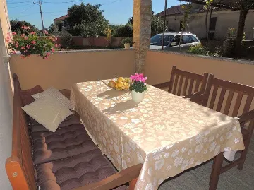 1-Bedroom Apartment with Terrace in Gabonjin