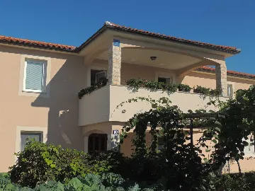 1-Bedroom Apartment in Gabonjin with Private Balcony