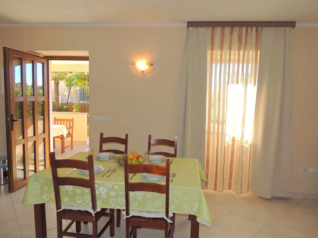 1-Bedroom Apartment in Gabonjin with Private Balcony