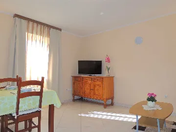 1-Bedroom Apartment in Gabonjin with Private Balcony