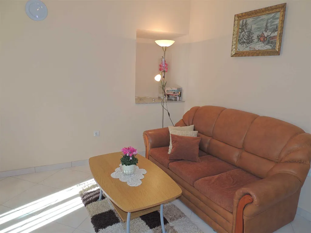 1-Bedroom Apartment in Gabonjin with Private Balcony