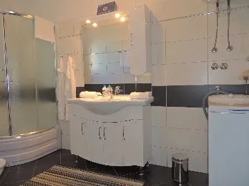 1-Bedroom Apartment in Gabonjin with Private Balcony