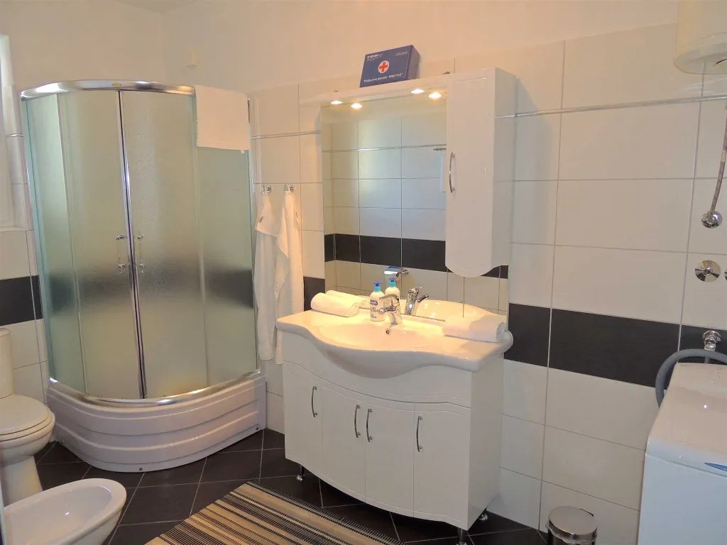 1-Bedroom Apartment in Gabonjin with Private Balcony