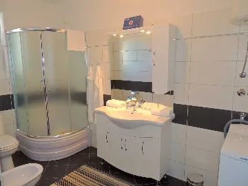 1-Bedroom Apartment in Gabonjin with Private Balcony