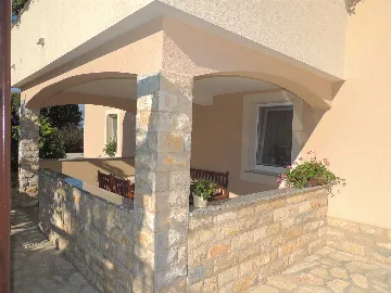 1-Bedroom Apartment in Gabonjin with Private Balcony