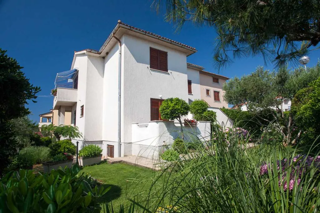 4-Bedroom Apartment in Krk for Up to 8 Guests