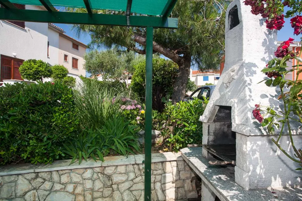 4-Bedroom Apartment in Krk for Up to 8 Guests