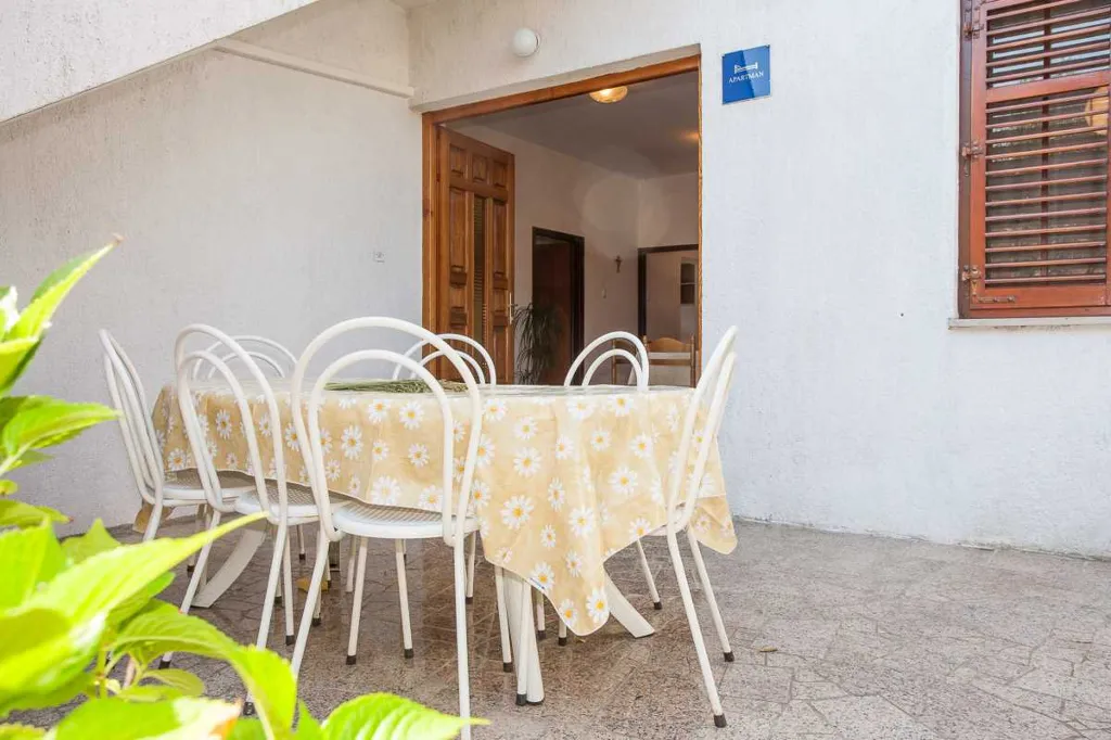4-Bedroom Apartment in Krk for Up to 8 Guests