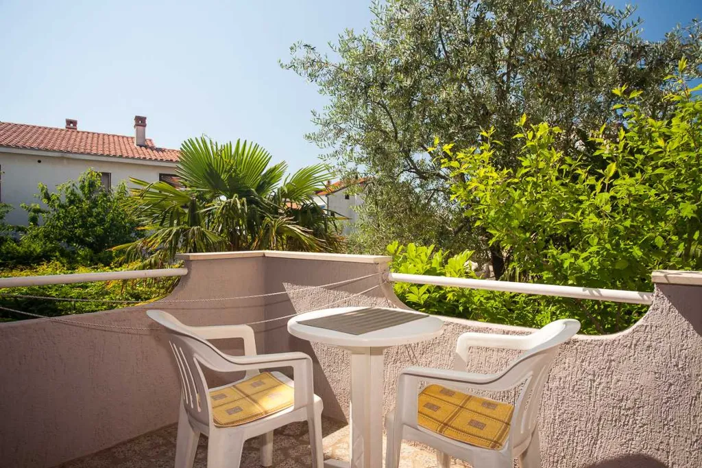 4-Bedroom Apartment in Krk for Up to 8 Guests