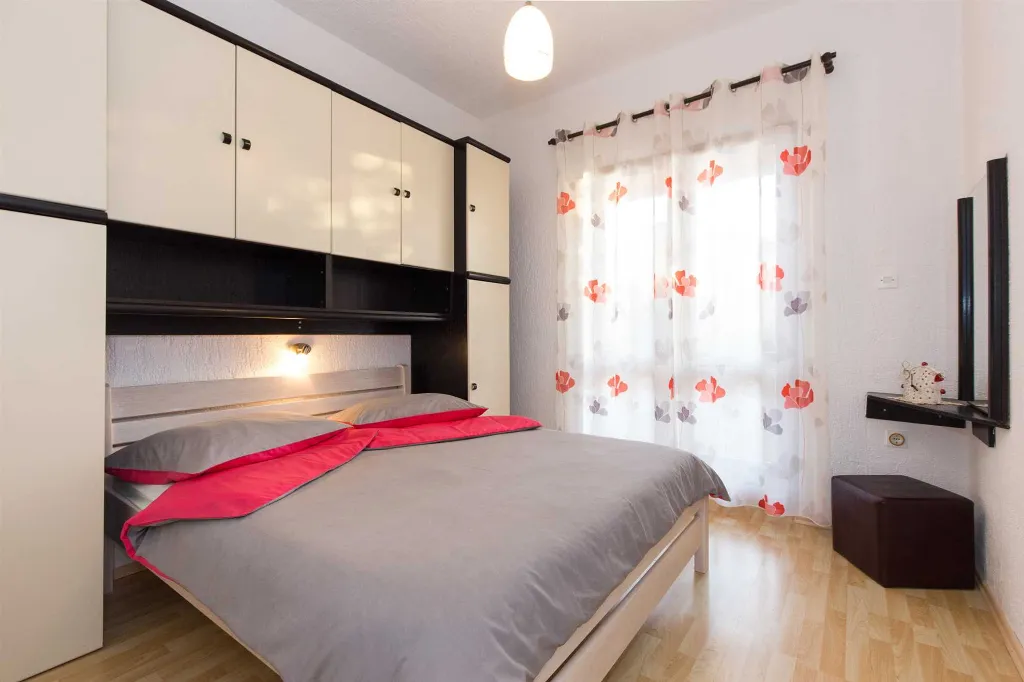 4-Bedroom Apartment in Krk with Spacious Terrace
