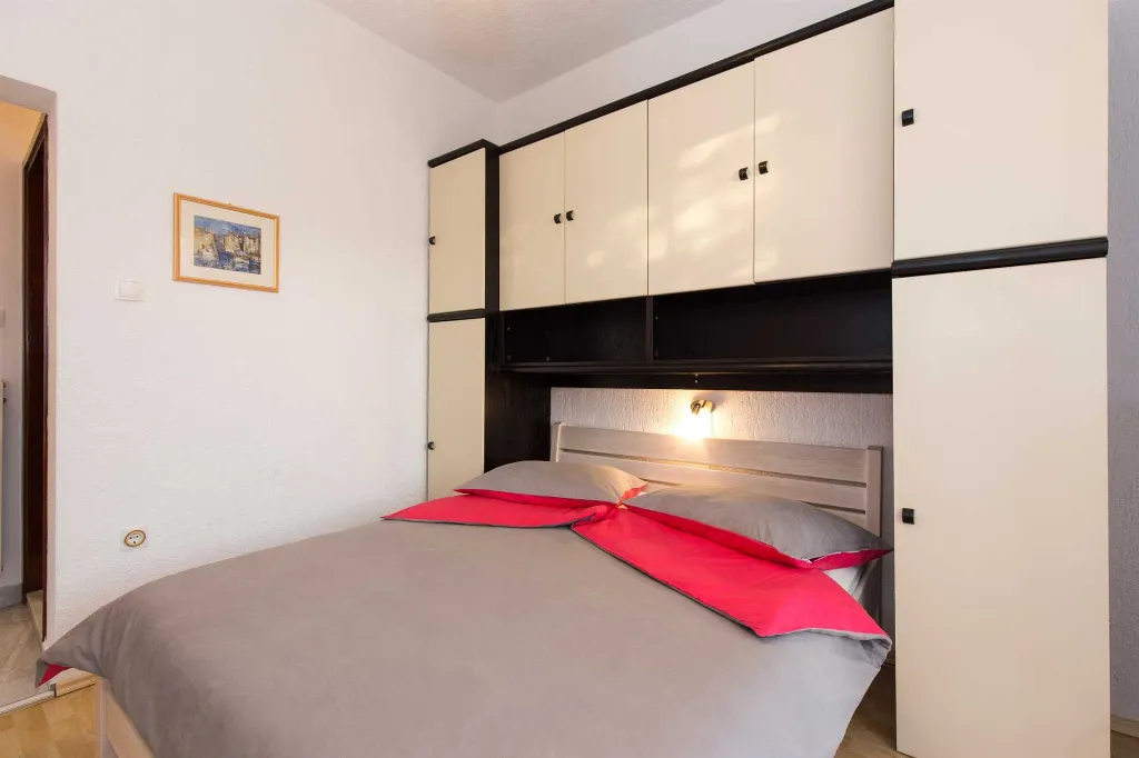 4-Bedroom Apartment in Krk with Spacious Terrace