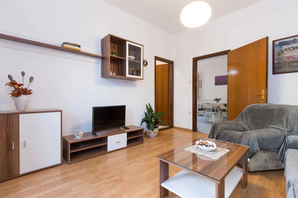4-Bedroom Apartment in Krk with Spacious Terrace