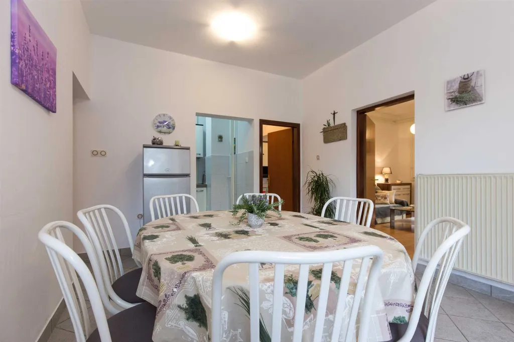 4-Bedroom Apartment in Krk with Spacious Terrace