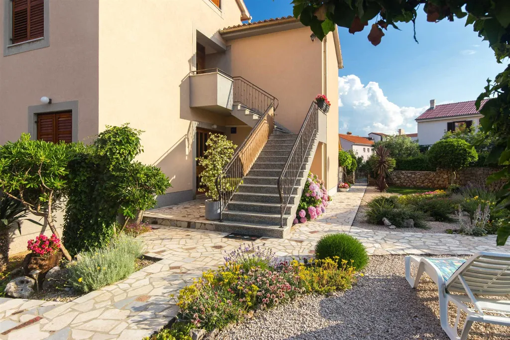 4-Bedroom Apartment in Krk with Spacious Terrace