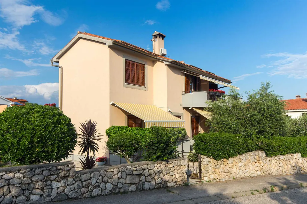 4-Bedroom Apartment in Krk with Spacious Terrace