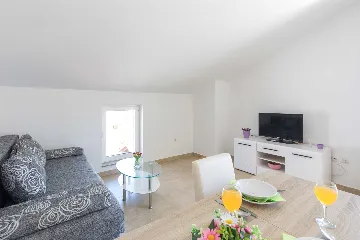 1-Bedroom Apartment in Malinska for 4 Guests