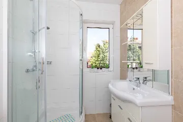 Malinska 1-Bedroom Apartment for 4 Guests