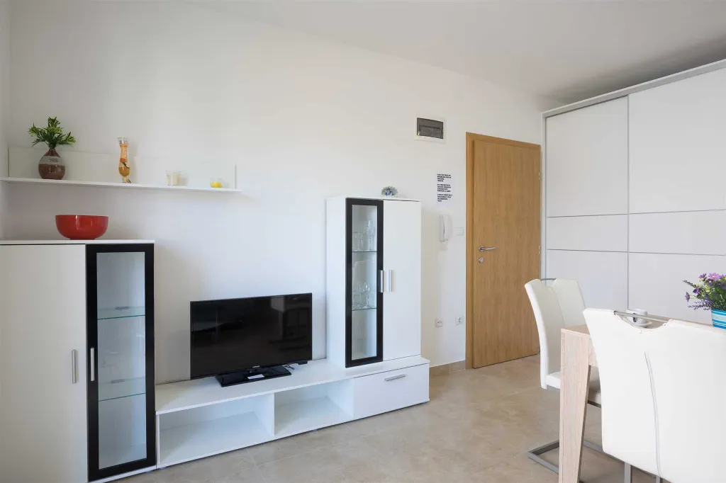 Malinska 1-Bedroom Apartment for 4 Guests
