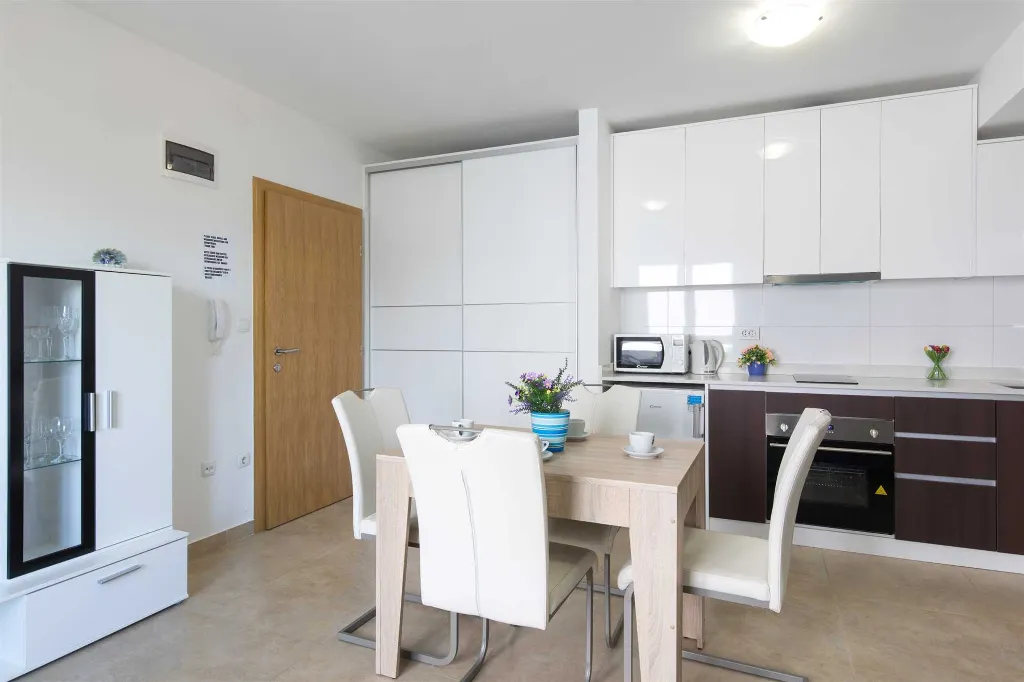 Malinska 1-Bedroom Apartment for 4 Guests