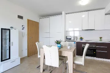 Malinska 1-Bedroom Apartment for 4 Guests