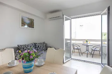 Malinska 1-Bedroom Apartment for 4 Guests