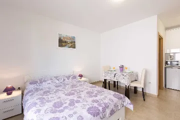 Malinska Studio Apartment for 2 Guests