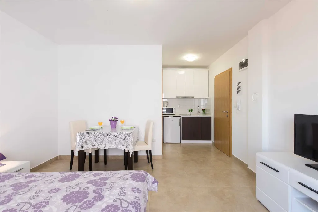 Malinska Studio Apartment for 2 Guests