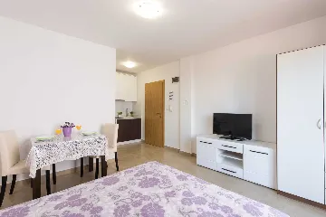 Malinska Studio Apartment for 2 Guests