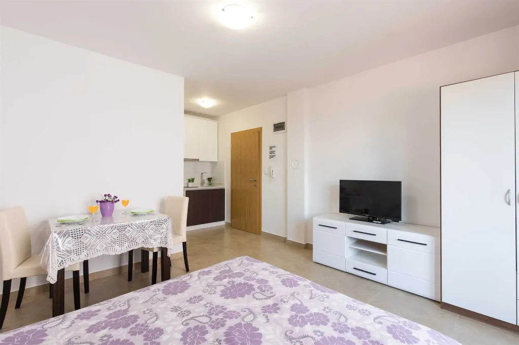 Malinska Studio Apartment for 2 Guests