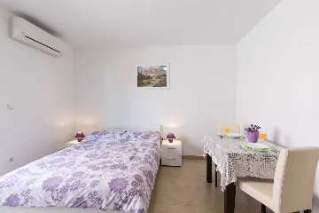 Malinska Studio Apartment for 2 Guests