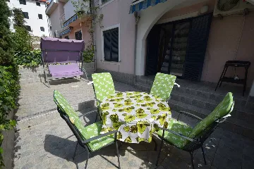 Malinska Apartment for 4 Guests with Terrace