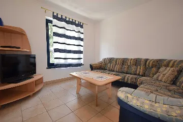 Malinska Apartment for 4 Guests with Terrace