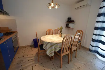 Malinska Apartment for 4 Guests with Terrace