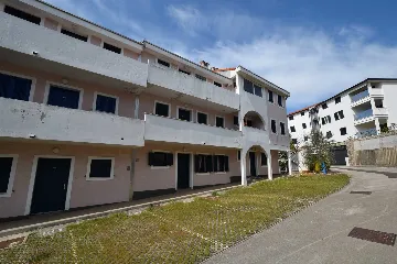 Malinska Apartment for 4 Guests with Terrace