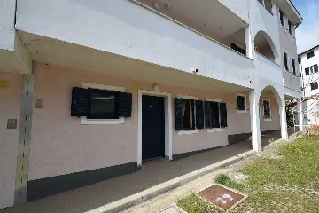 Malinska Apartment for 4 Guests with Terrace