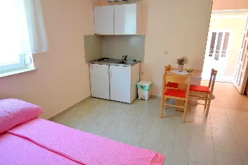 Studio Apartment in Čižići for 2 Guests