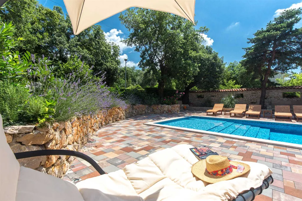 Malinska 1-Bedroom Apartment for Two with Sea View