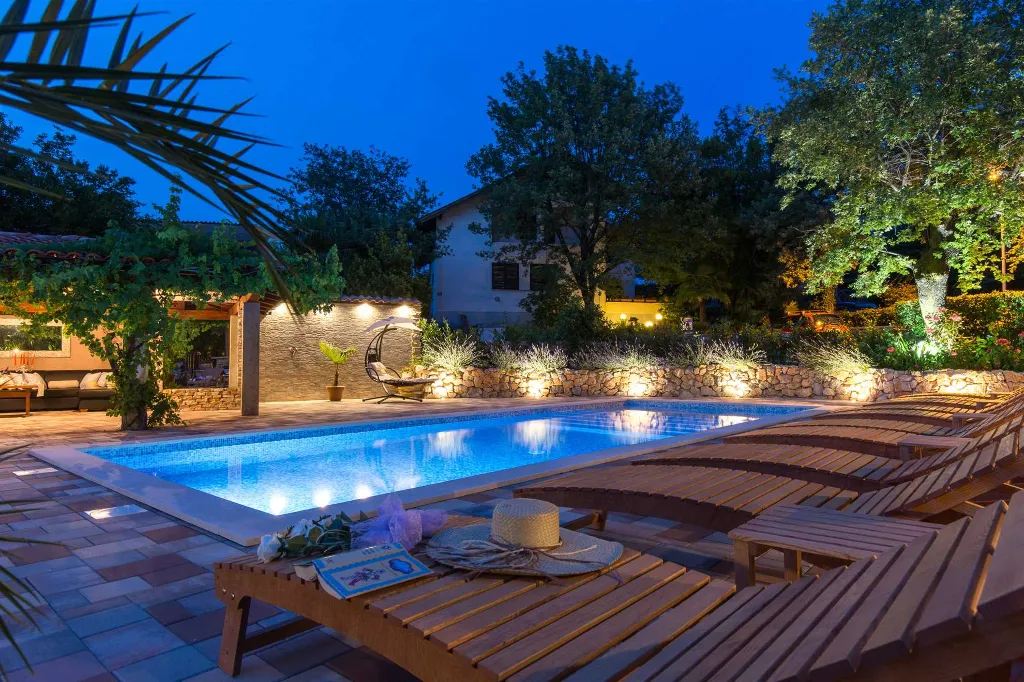 Malinska 1-Bedroom Apartment for Two with Sea View