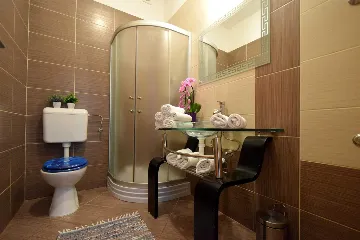 Ground-Floor Apartment for 2 Guests in Malinska