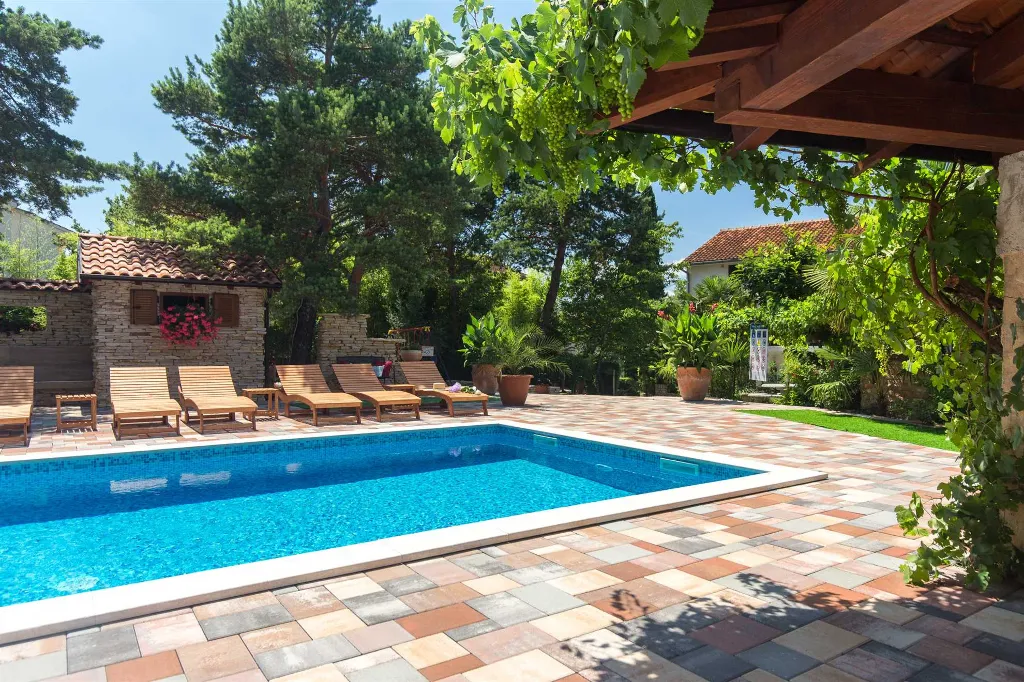 Ground-Floor Apartment in Malinska for 2 Guests