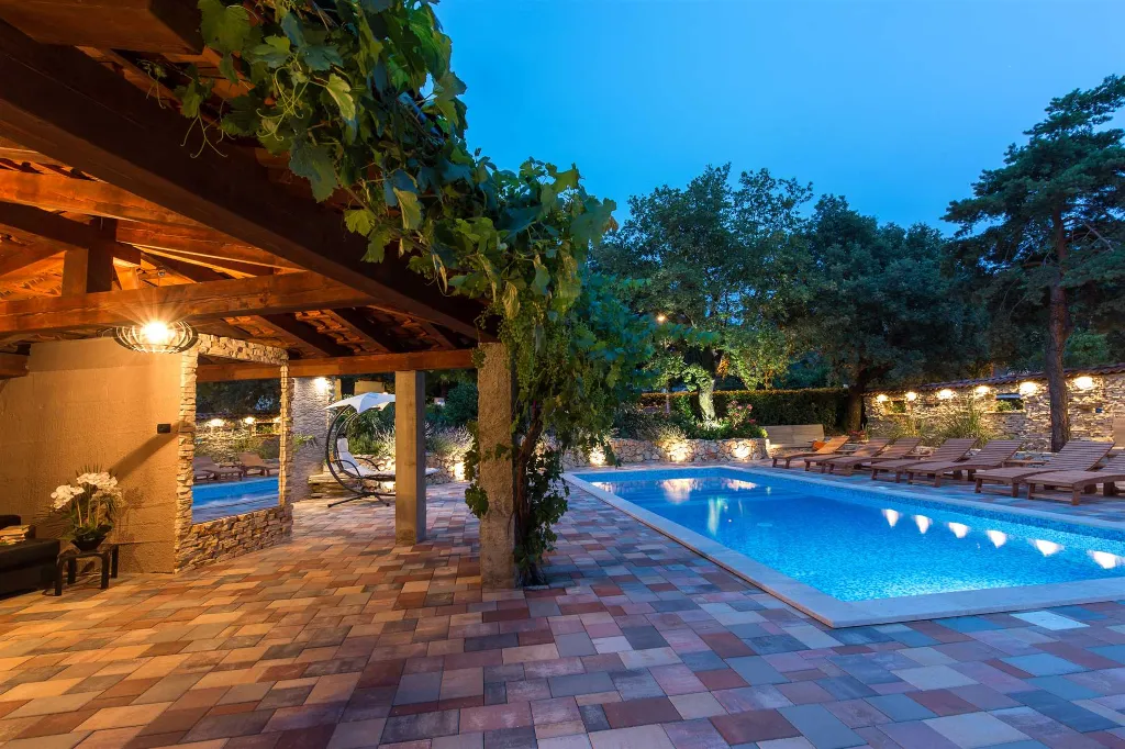 Ground-Floor Apartment in Malinska for 2 Guests