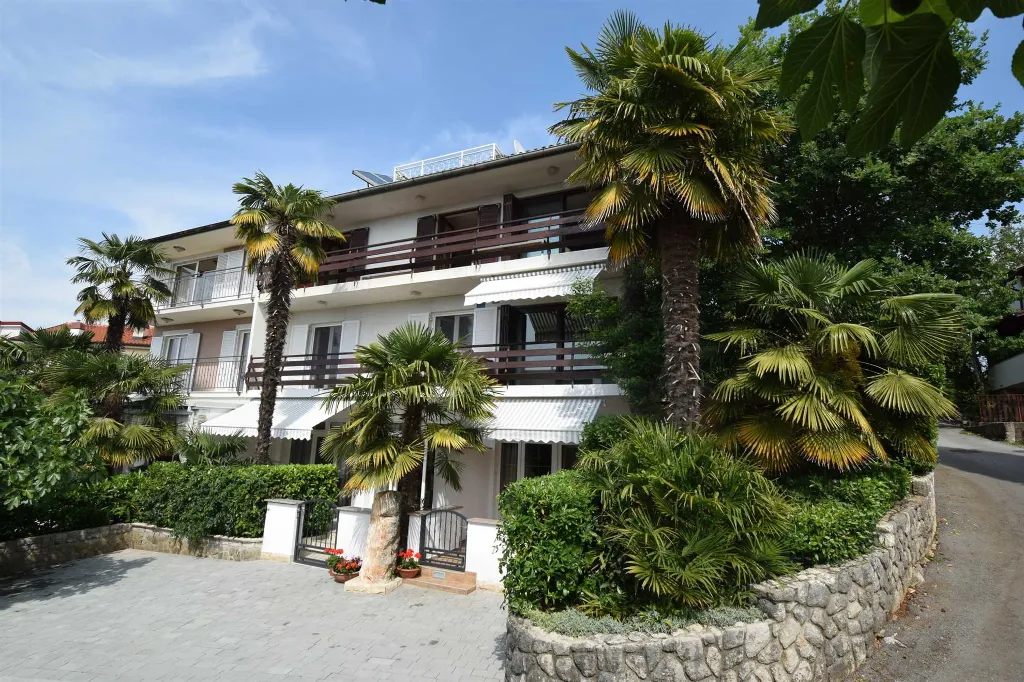 Ground-Floor Apartment in Malinska for 2 Guests