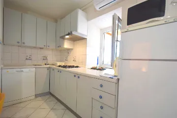 Ground-floor Apartment in Čižići for 4 Guests